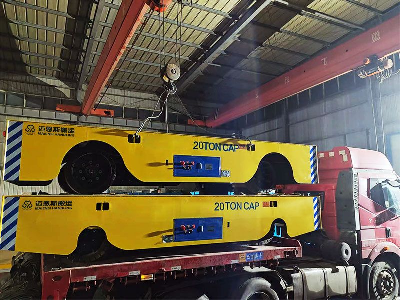 江蘇某客戶載重20噸的無軌地平車發(fā)貨現(xiàn)場